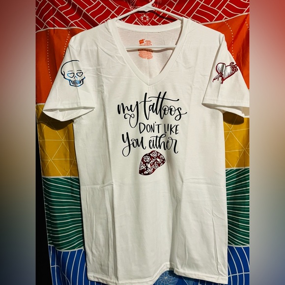 Small vneck tshirt “my tattoos don’t like you” - Picture 2 of 4